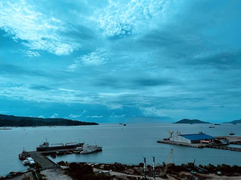 Jesselton Quay - Suite 1 By Staycation Suites Kk Kota Kinabalu Ngoại thất bức ảnh